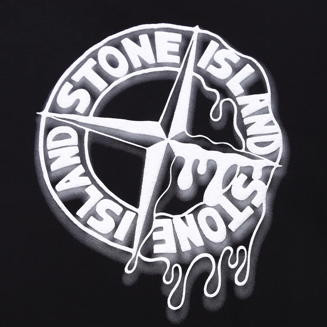 W673#P110💰 [Stone lsland/Stone Island summer new short-sleeved T-shirt with melted printed pattern on the chest] ⚠️[Original creation with high control of details] - Made of 260g combed cotton 32-count double yarn, soft and comfortable to the touch, sweat-absorbent and breathable. - Simple, basic and versatile style, original single quality, the first choice for couples. - Made in a large factory, four needles and five threads on the shoulder, neat alignment, high quality workmanship. - Same style for men and women. Very versatile, one piece for everyone, details are clearly visible. Color: Black White Size: M L